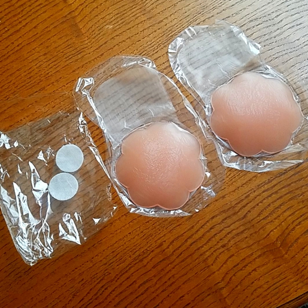 NWOT Adhesive Nipple Cover w Lift
